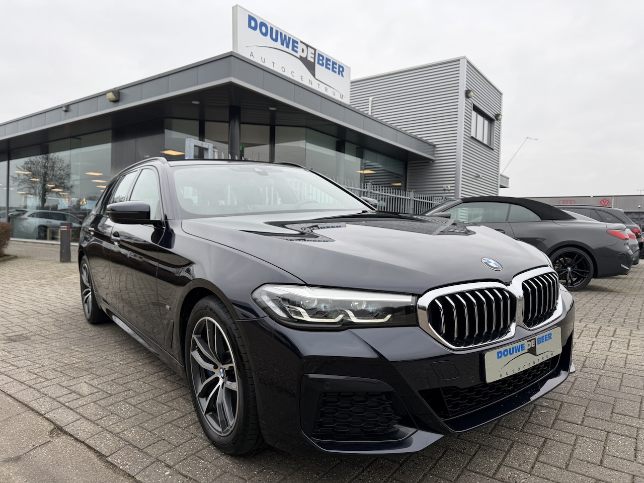 BMW 5-serie Touring - 530e xDrive M Sport Trekhaak | Stuurverw. | HiFi | Camera | Stoelverw. - AutoWereld.nl