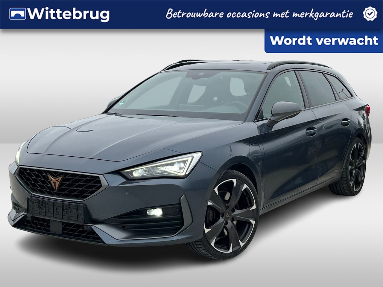 CUPRA Leon Sportstourer - 1.4 e-Hybrid 245pk DSG VZ Performance / Panoramadak / SuperSport Stuur / Memory / Camera / - AutoWereld.nl