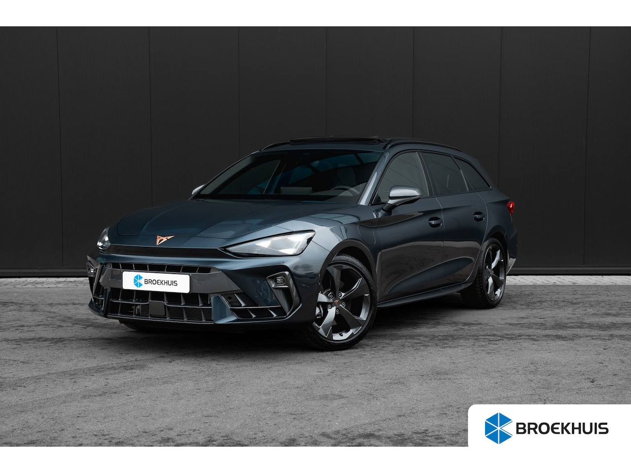 CUPRA Leon Sportstourer - 1.5 TSI 204 PK e-Hybrid Business | Achteruitrijcamera | Panoramadak | Adaptive cruise cont - AutoWereld.nl