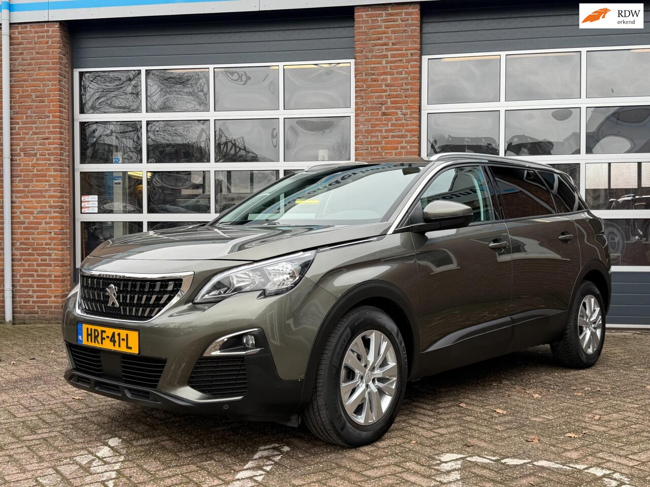 Peugeot 5008 - 1.2 PureTech Automaat, 7 persoons, navi, cruise, PDC - AutoWereld.nl