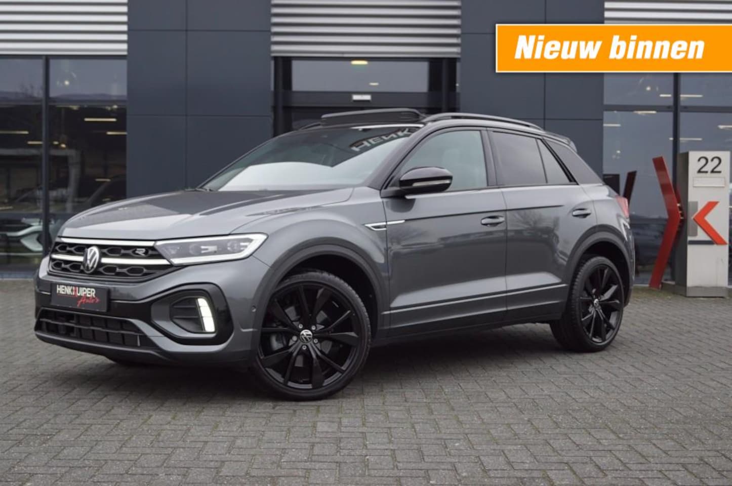Volkswagen T-Roc - 1.5 TSI DSG R-Line /Panodak/19 Inch LM /Camera / IQ Matrix LED - AutoWereld.nl