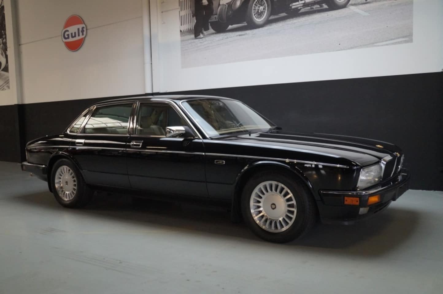 Jaguar XJ - XJ40 6.0 V12 SWB Gold edition (1994) - AutoWereld.nl