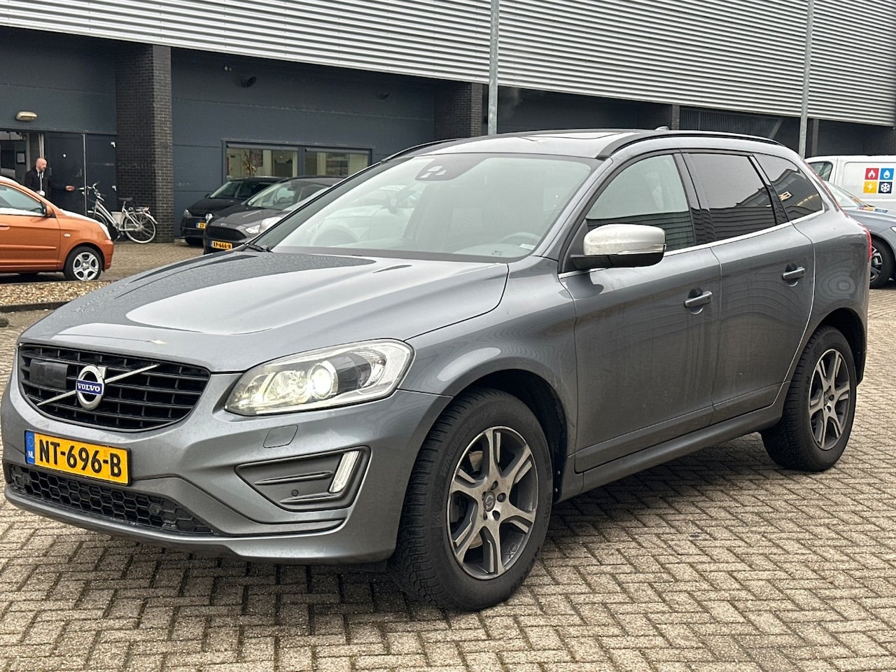 Volvo XC60 - T5 245 PK R-Design Luxury Line 20" | Camera | Pano-dak | Scandinavian Line - AutoWereld.nl
