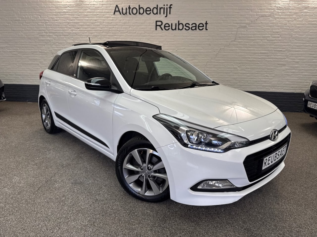 Hyundai i20 - 1.0 T-GDI Premium 120pk Schuidak Airco Cruise Camera CarPlay Incl 12Mnd Garantie - AutoWereld.nl