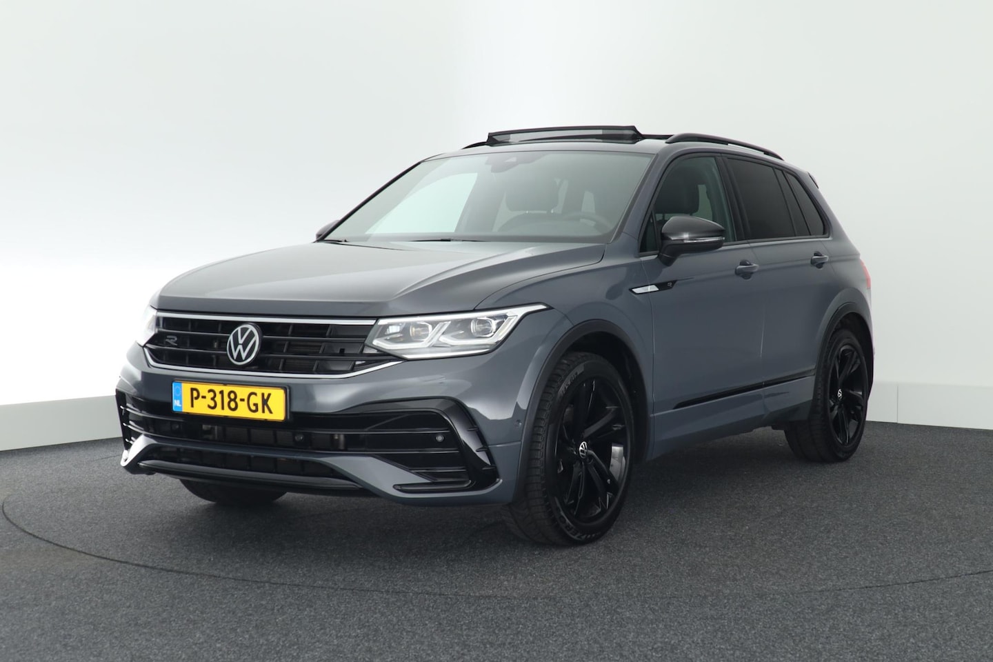 Volkswagen Tiguan - 1.5 TSI 150pk DSG R-Line Business+ Black Style Trekhaak Camera harman/kardon Keyless Head- - AutoWereld.nl