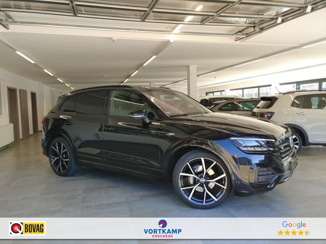 Volkswagen Touareg - 3.0 TDI DSG R-LINE 4MOTION PANO-DAK/TREKHAAK/CAMERA/CARPLAY/ACC - AutoWereld.nl