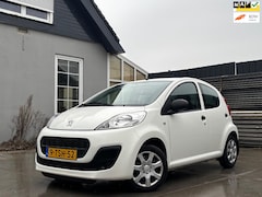 Peugeot 107 - 1.0 Urban Light Accent | Incl. Onderhoudsboek | Lage KM NAP | Airco | 5-drs | Rijdt en sch