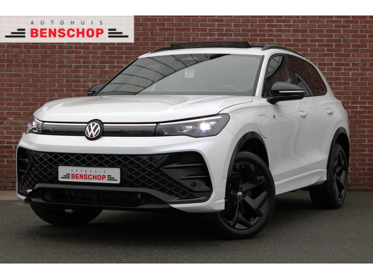 Volkswagen Tiguan - 1.5 eHybrid 272PK R-Line Edition |HARMANN-KARDON|PANO-DAK|TREKHAAK|ERGOCOMFORT| - AutoWereld.nl