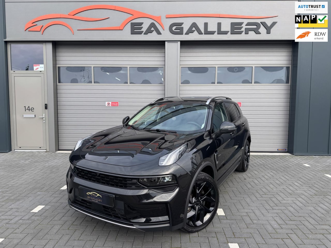 Lynk & Co 01 - 1.5 Bomvol Black Edition 261PK 360°Camera Zwarte hemel - AutoWereld.nl