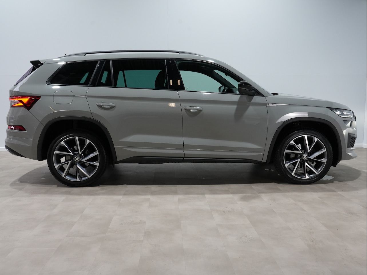 Skoda Kodiaq - 1.5 TSI Sportline Business Navigatie Camera Full-LED Stoel/Stuurverwarming Carplay 288 - AutoWereld.nl