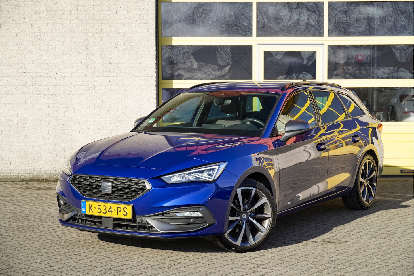 SEAT Leon Sportstourer - 1.5 TSI 150PK! FR Launch Edition BJ2021 Lmv 18" | Led V+A | Pdc | Navi | Elek. trekhaak | - AutoWereld.nl