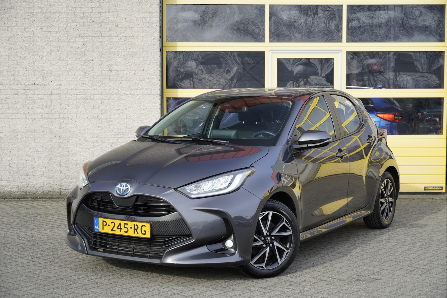Toyota Yaris - 1.5 Hybrid Automaat! 5drs Dynamic BJ2022 Lmv 16" | Led | Keyless entry | Achteruitrijcamer - AutoWereld.nl