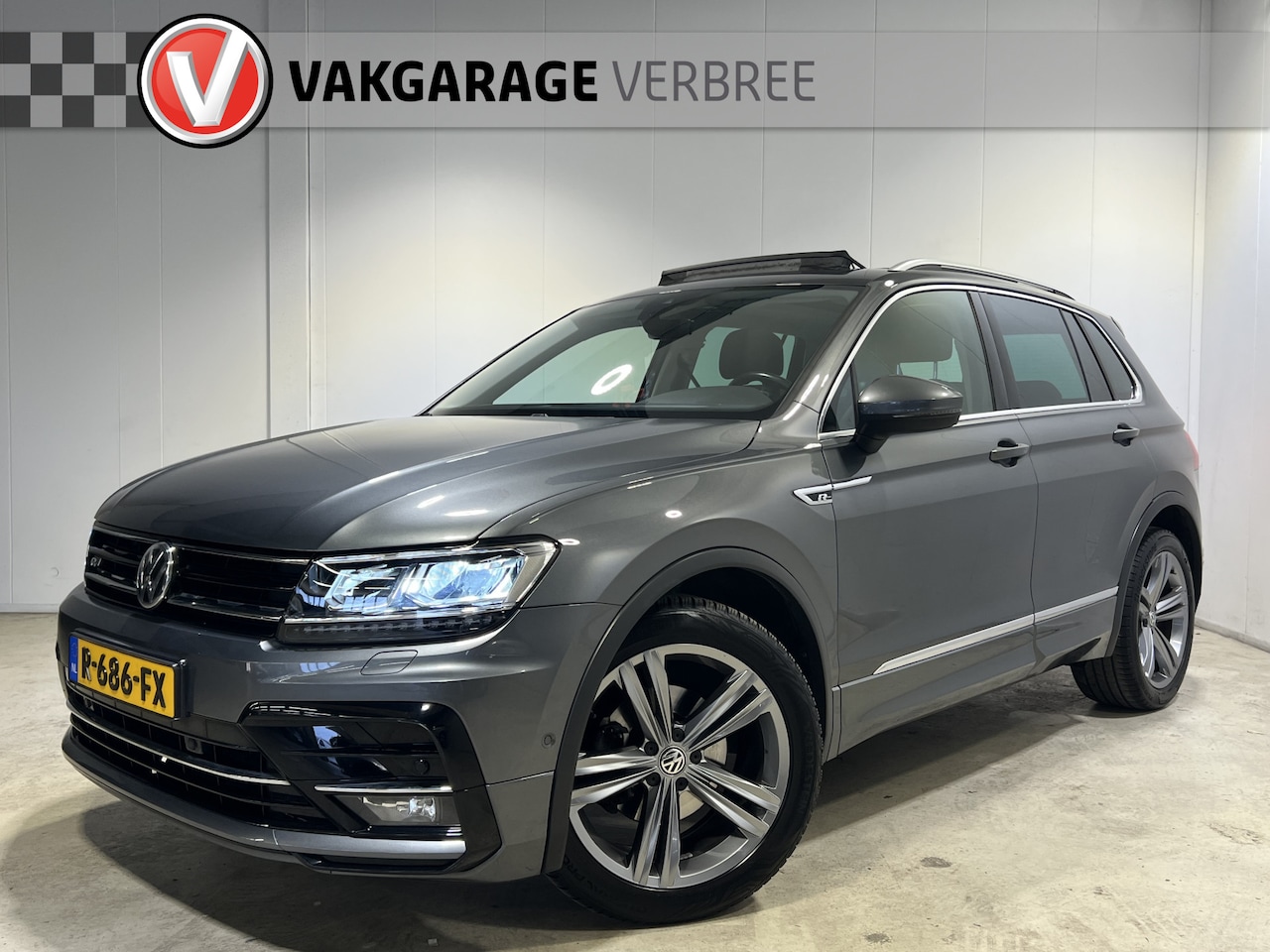 Volkswagen Tiguan - 1.5 TSI ACT Highline Business R | Navigatie | LM Velgen 19" | Trekhaak Elektrisch Uitklapb - AutoWereld.nl
