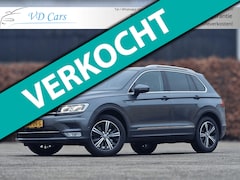 Volkswagen Tiguan - 2.0 TSI 4Motion Highline AUTOMAAT*Trekhaak*Navigatie*Camera*PDC*Cruise control*Climate con