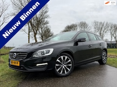 Volvo V60 - 2.0 D4 Summum Automaat | Leder | BLIS | Navi | Stoelverwarming | Trekhaak | 17" Velgen | C