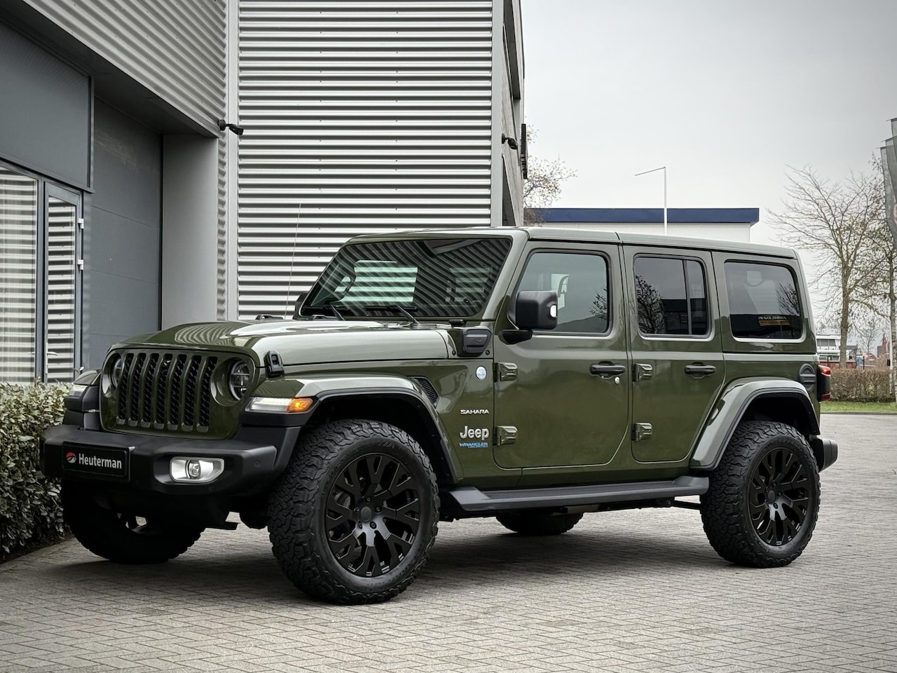 Jeep Wrangler Unlimited - 4xe 380 Sahara Brute velgen/ Hard Top/ Trekhaak - AutoWereld.nl