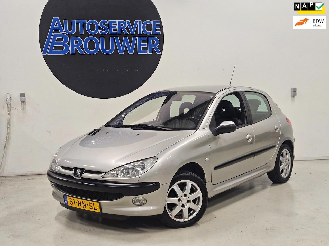 Peugeot 206 - 1.4-16V Gentry Premium Leer Airco - AutoWereld.nl