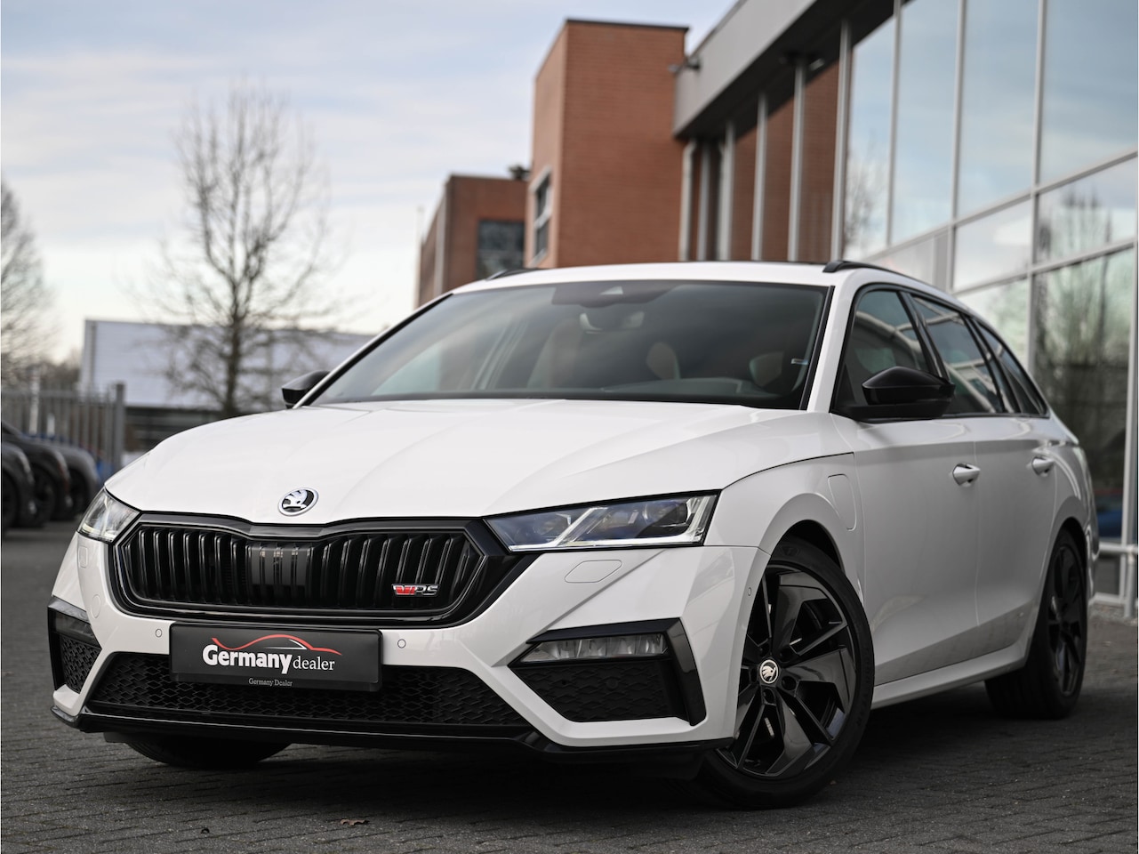 Skoda Octavia Combi - 1.4 TSI 245pk RS iV PHEV Business Pano Keyless Ambiente Verlichting Park Assist - AutoWereld.nl