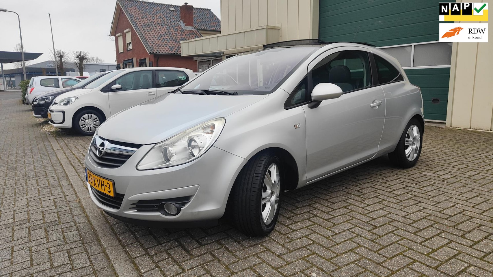 Opel Corsa - 1.4-16V Cosmo 1e eigenaar pano dak nieuwe APK - AutoWereld.nl