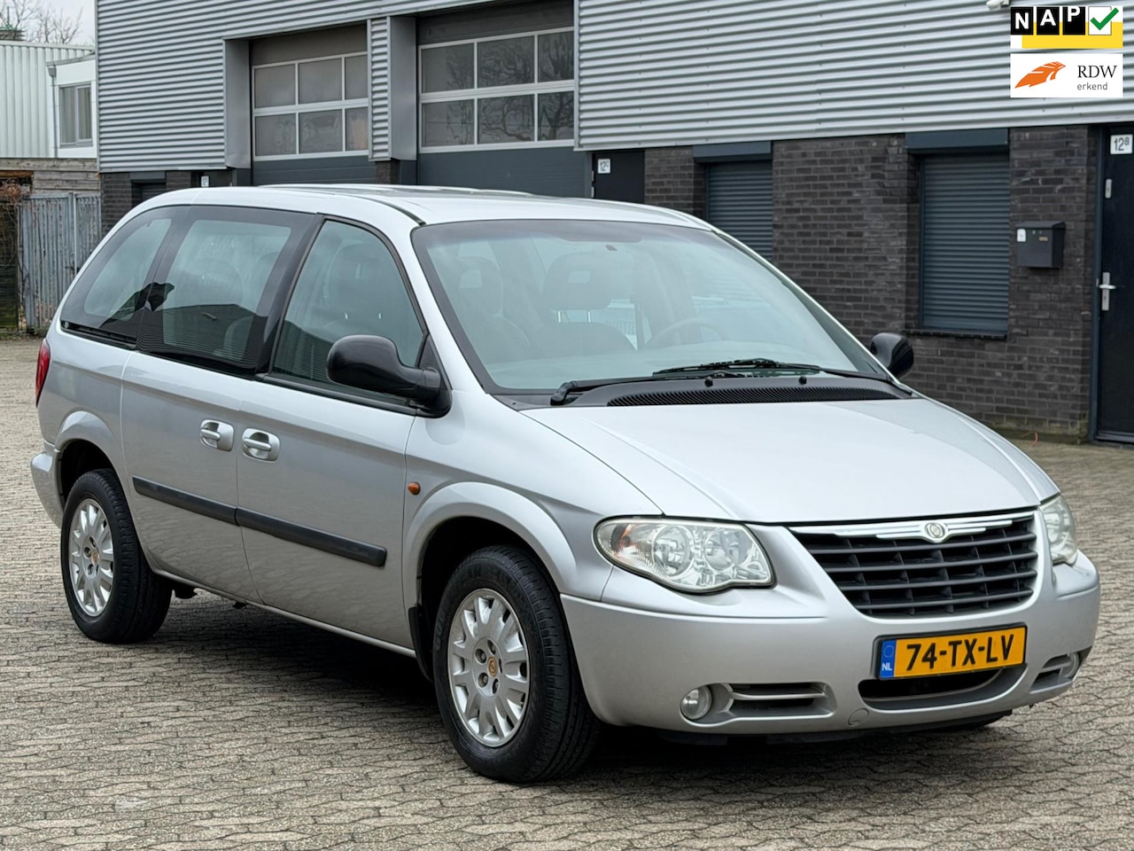 Chrysler Voyager - 2.4i SE Luxe 7persoons CLIMA CRUISE PDC NIEUW APK - AutoWereld.nl
