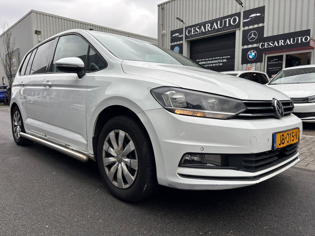 Volkswagen Touran - 2.0 TDI SCR AUTOMAAT / 206 DKM / DEALER ONDERHOUDEN - AutoWereld.nl