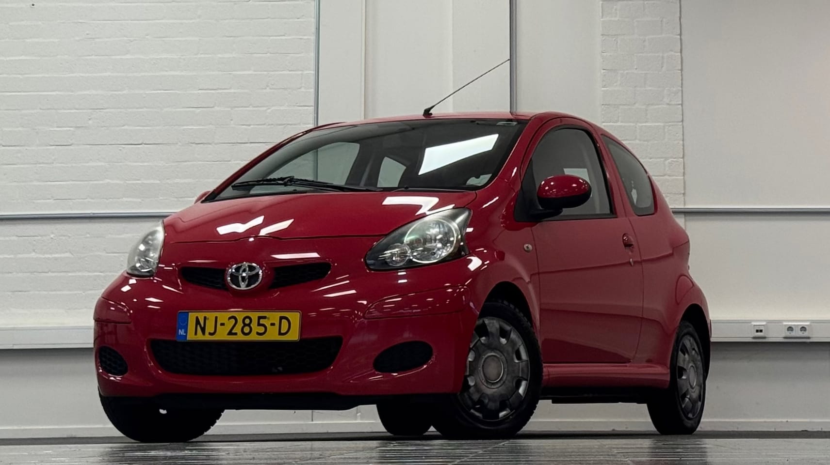 Toyota Aygo - 1.0i 12V Now Airco Elek pakket Nieuwe APK Garantie - AutoWereld.nl