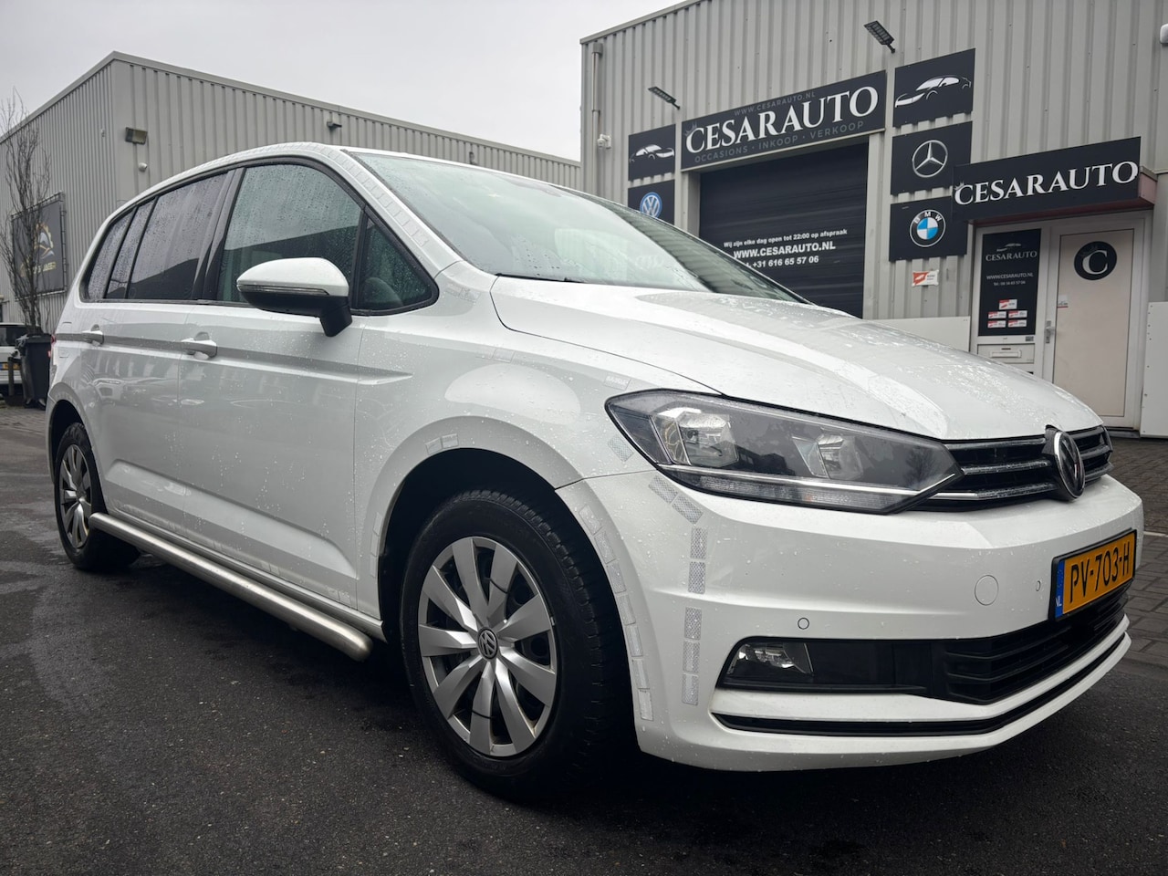 Volkswagen Touran - 2.0 TDI SCR AUTOMAAT / 151 DKM / DEALER ONDERHOUDEN - AutoWereld.nl