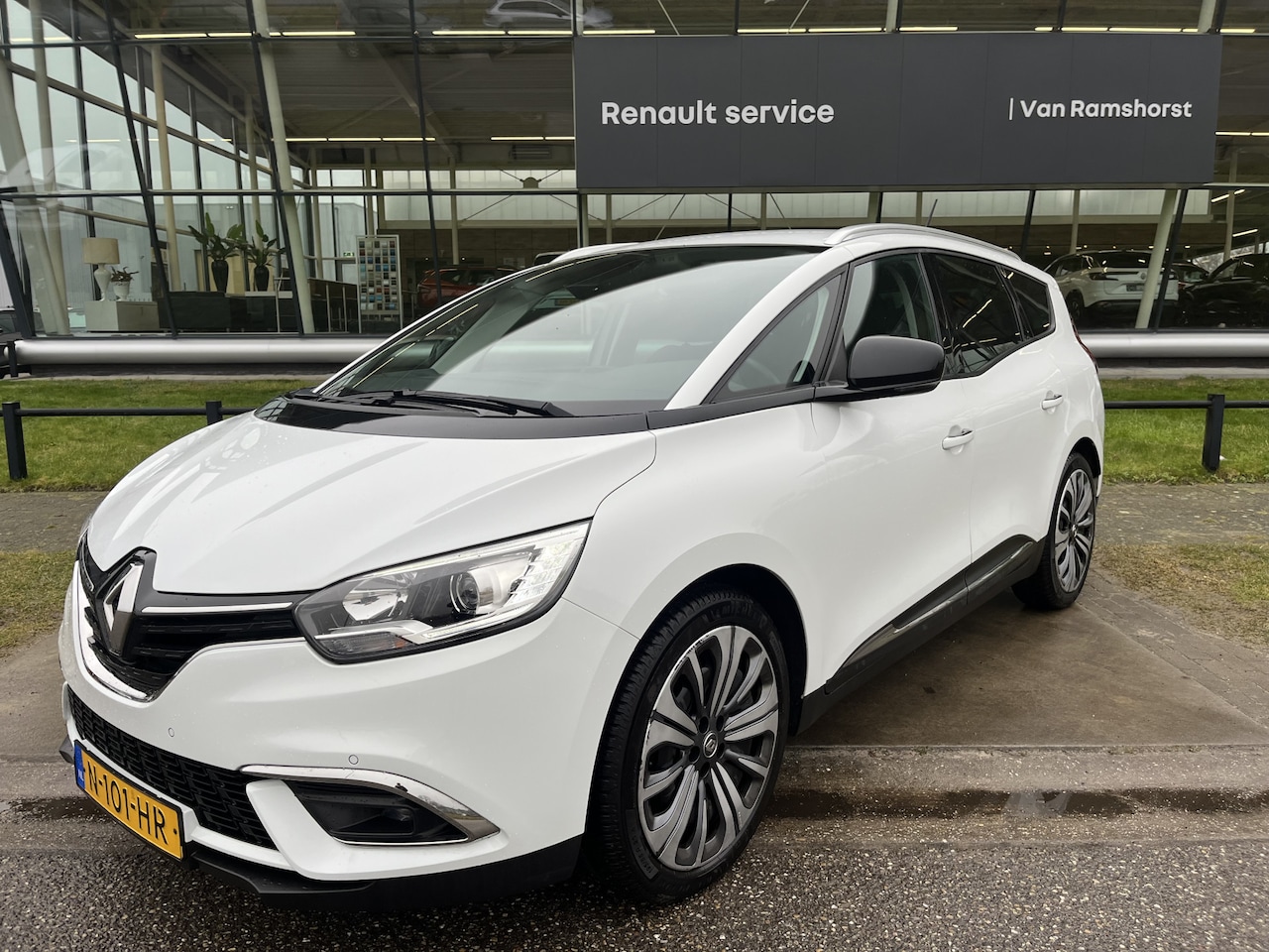 Renault Grand Scénic - 1.3 TCe Business 7-Persoons / Trekhaak / Apple Carplay - Android Auto / Climate / Keyless - AutoWereld.nl