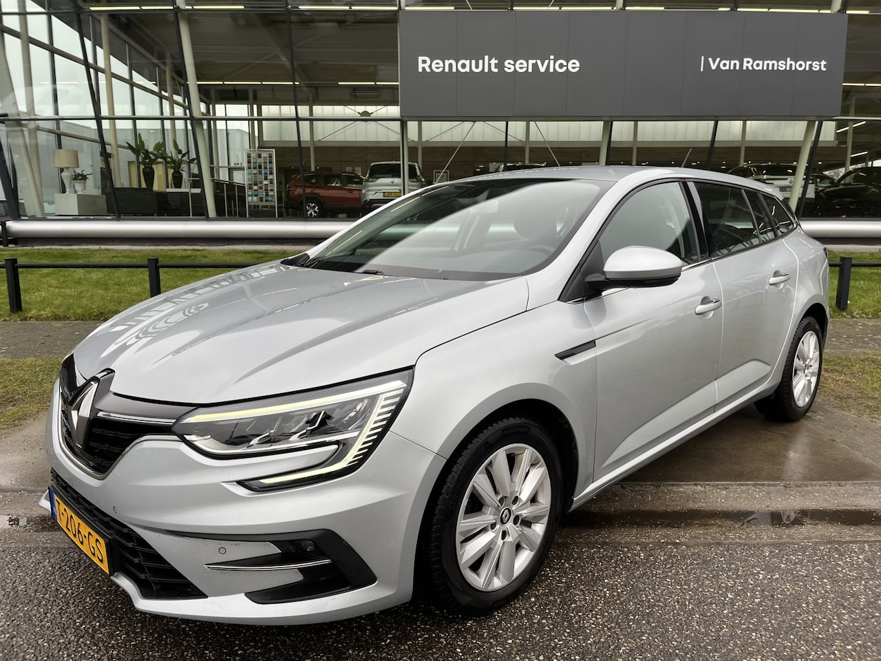 Renault Mégane Estate - 1.3 TCe 140PK Equilibre / Trekhaak / Apple Carplay - Android Auto / PDC V+A / Keyless / - AutoWereld.nl