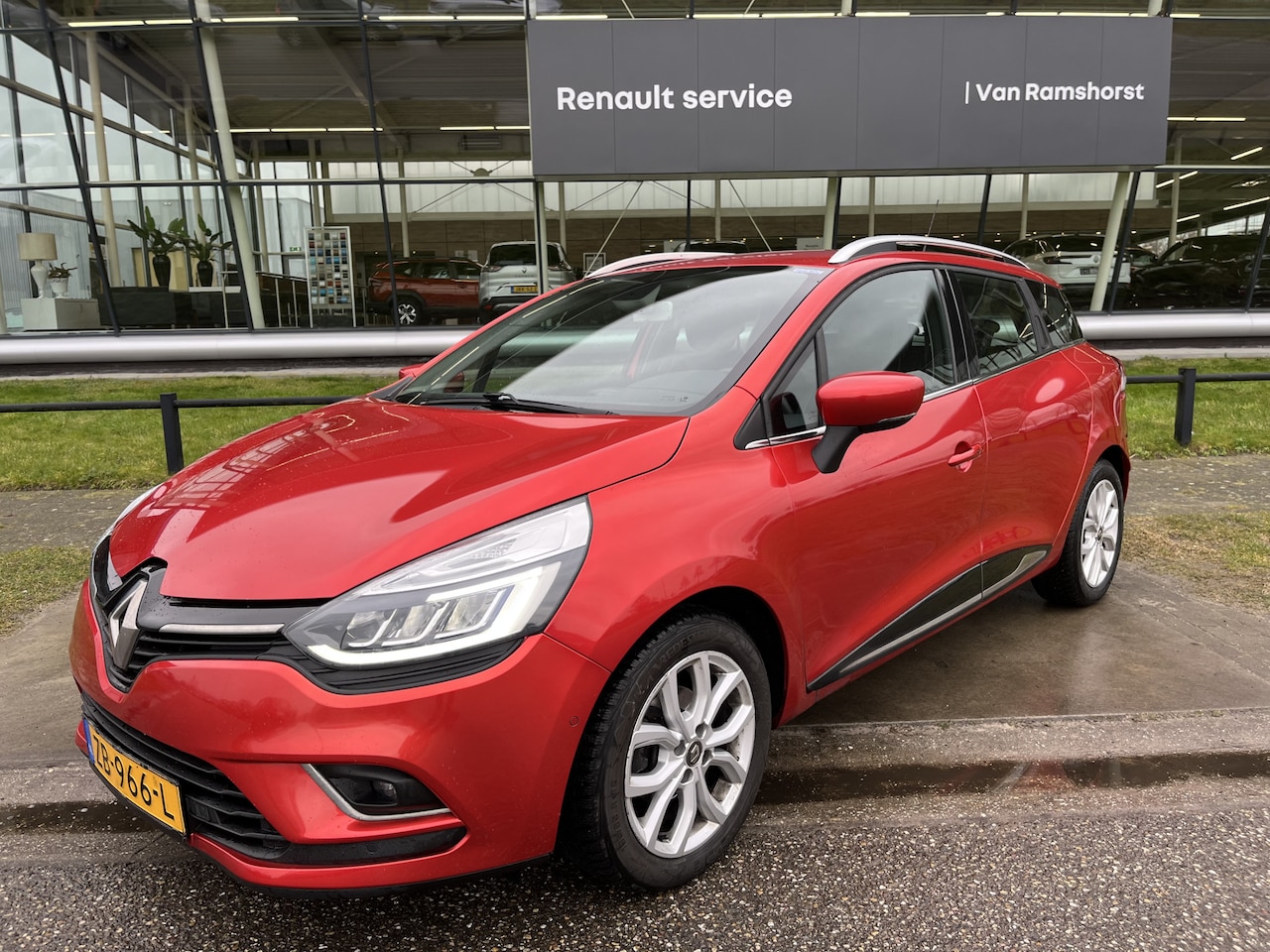 Renault Clio Estate - 0.9 TCe Intens / Trekhaak / Camera / PDC V+A / Keyless / Climate / Cruise / 16'' LMV / - AutoWereld.nl