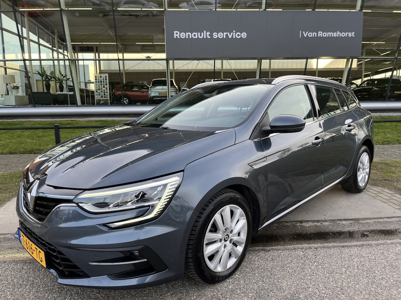 Renault Mégane Estate - 1.3 TCe 140PK Equilibre / Apple Carplay - Android Auto / Climate / PDC V+A / Navi / Cruise - AutoWereld.nl