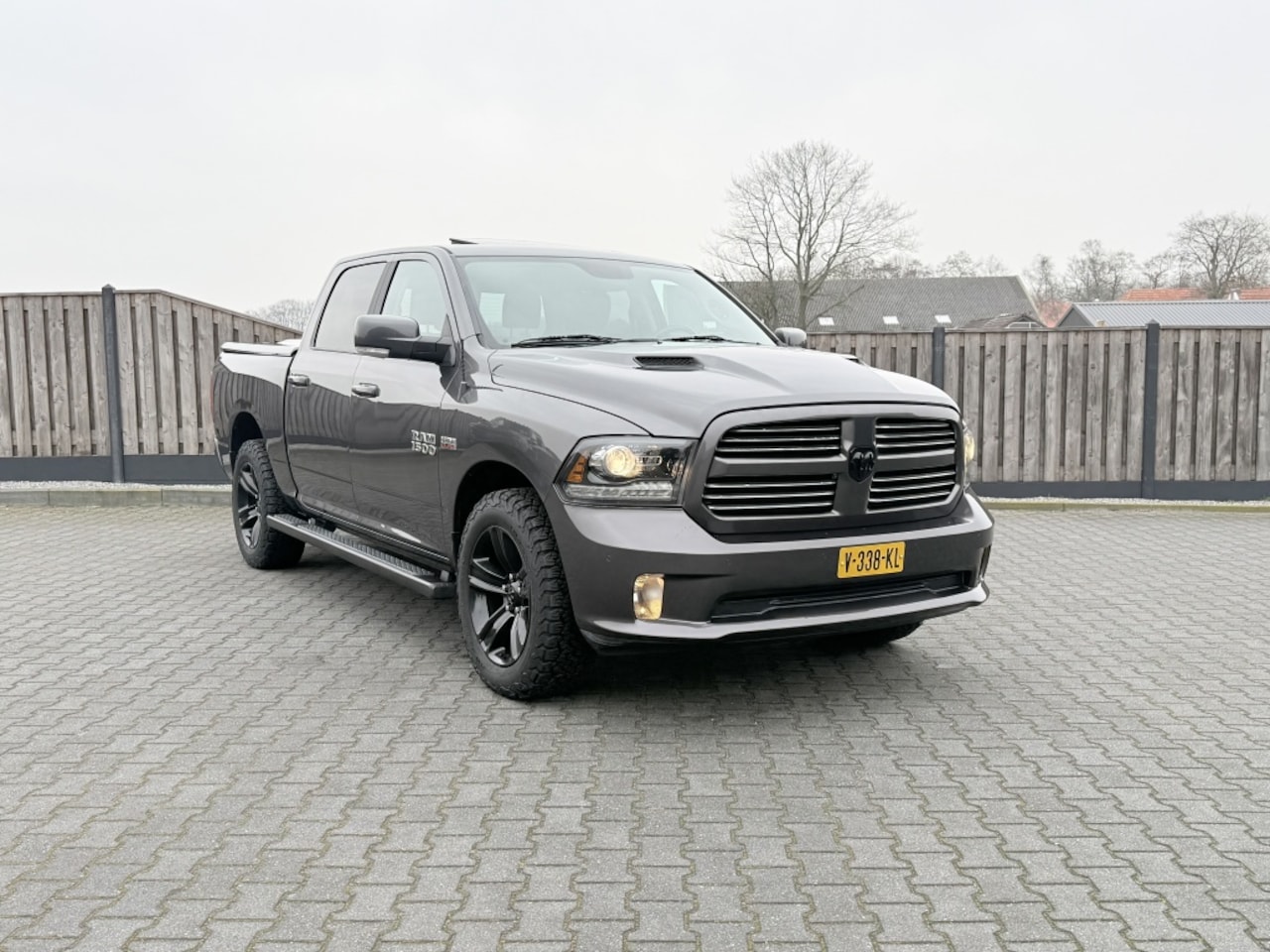 Dodge Ram 1500 - 5.7 HEMI V8 4x4 CC SPORT PANO 2018 - AutoWereld.nl