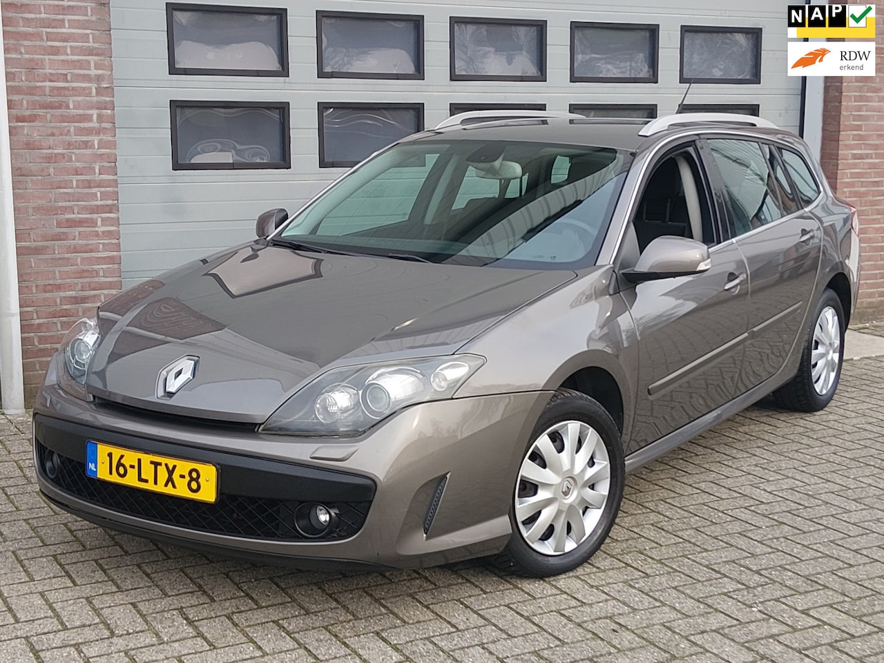 Renault Laguna Estate - 2.0 16V Expression 2010 Airco NW APK - AutoWereld.nl