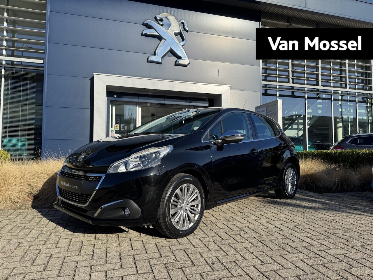 Peugeot 208 - 1.2 PureTech Blue Lease Executive | Climate control | Navigatie | Parkeersensoren - AutoWereld.nl