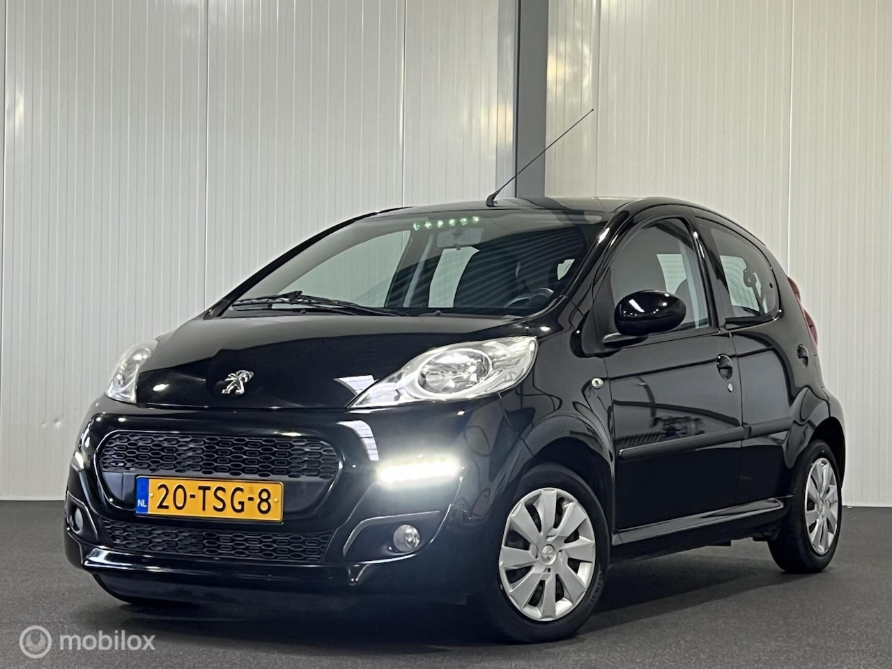 Peugeot 107 - 1.0-12V XS 5-drs [ NL auto met NAP en airco ] - AutoWereld.nl