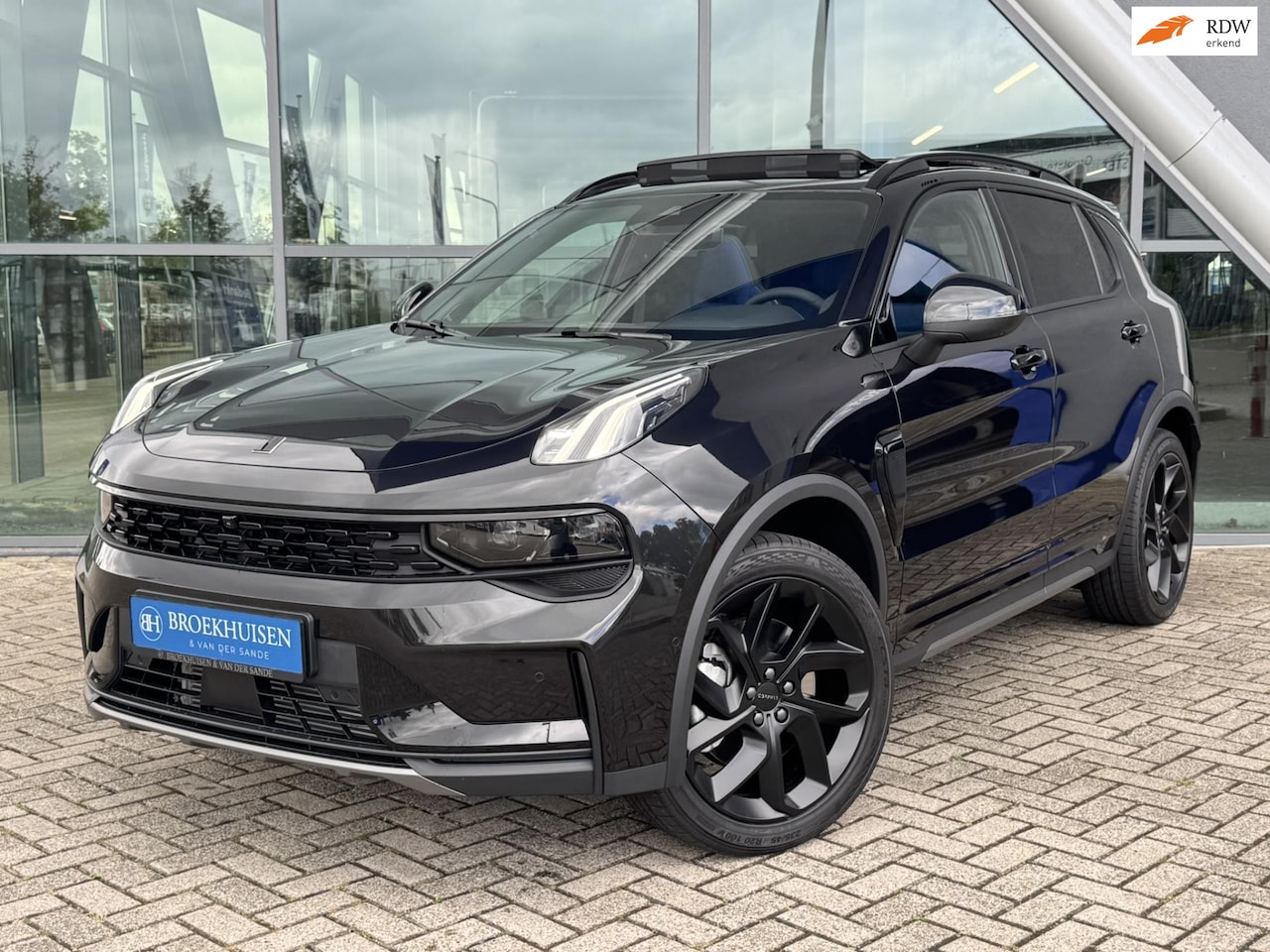 Lynk & Co 01 - 1.5 261pk Plug-In BLACK EDITON Panoramadak / 360 Camera / Stoelverwarming / Zwarte Hemel - AutoWereld.nl