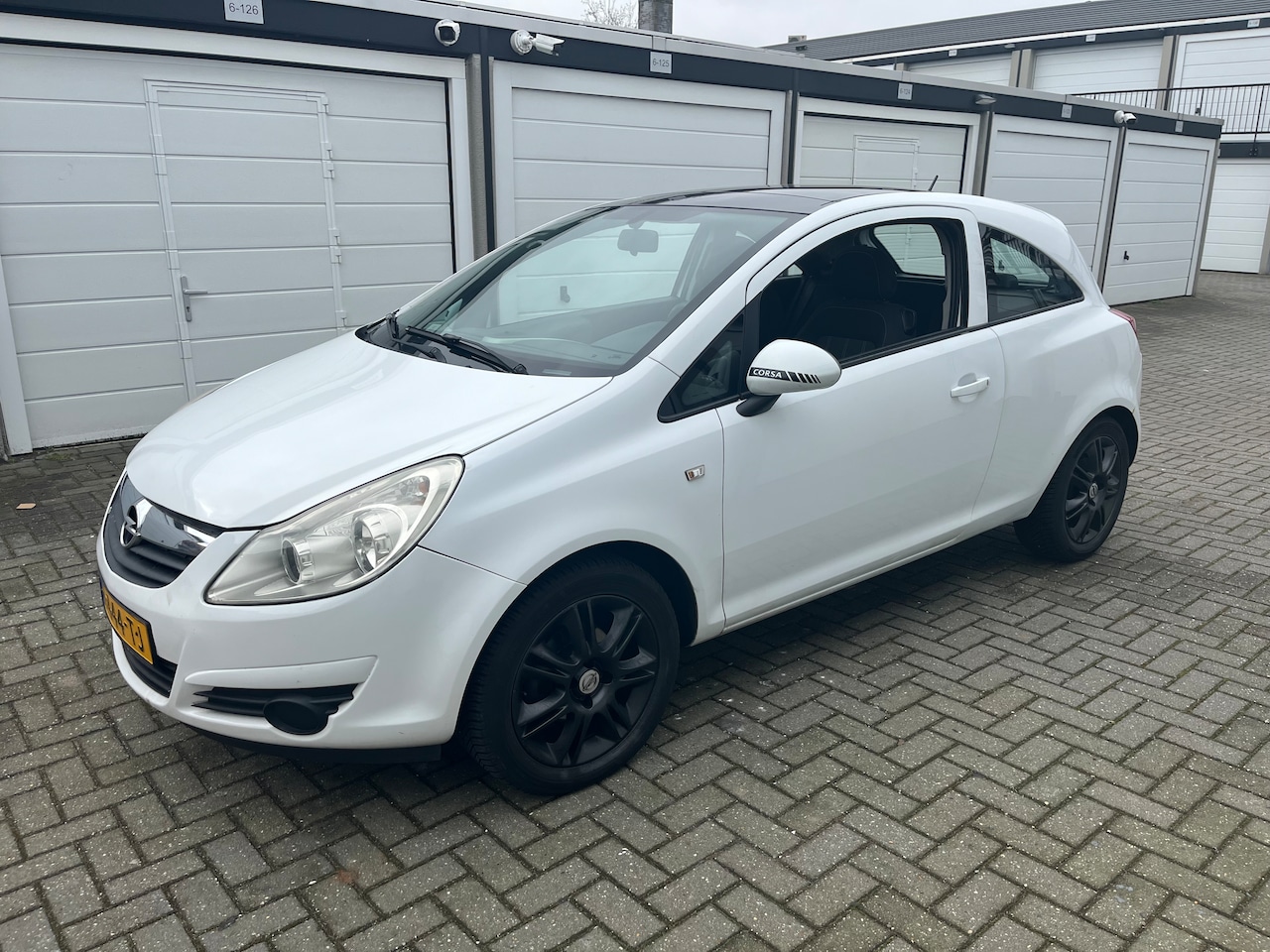 Opel Corsa - 1.4-16V Enjoy Koppeling vv, fietsendrager origineel - AutoWereld.nl