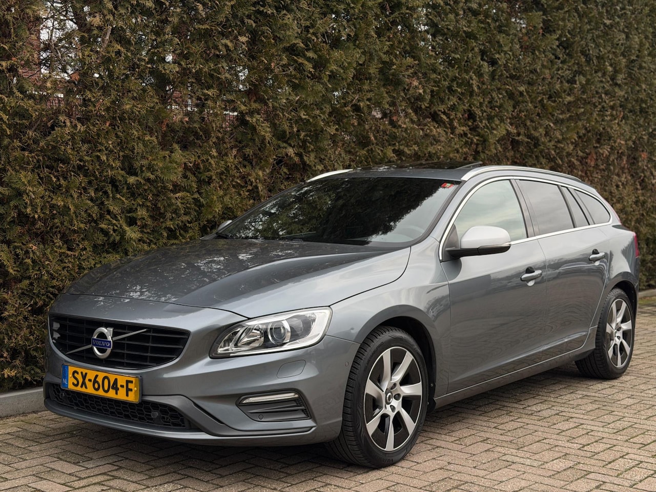 Volvo V60 - 2.0 T4 R-Design Camera Schuifdak Trekhaak - AutoWereld.nl