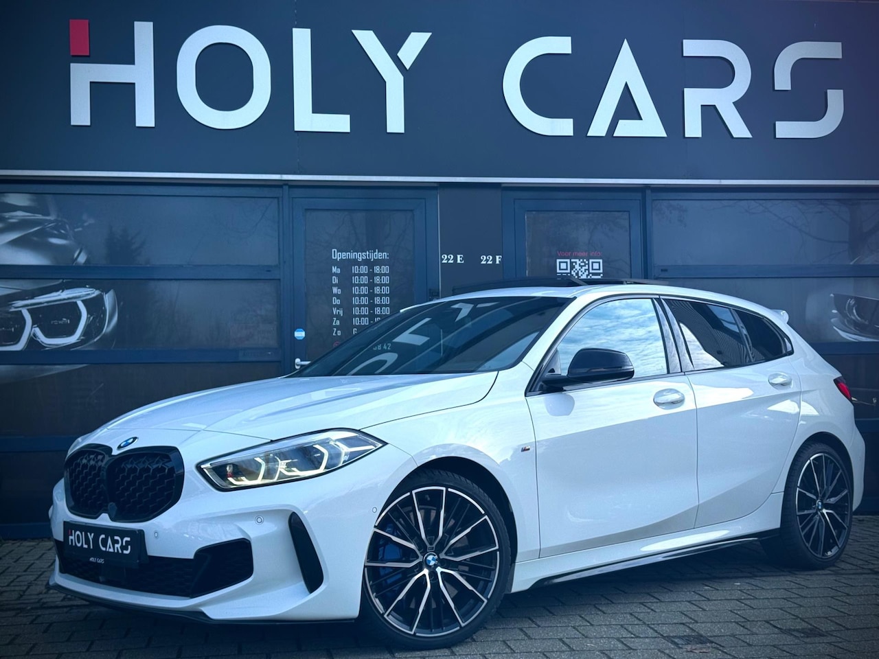 BMW 1-serie - M135i xDrive | PANO | VIRTUAL | H&K AUDIO | SFEERVERLICHTING | - AutoWereld.nl