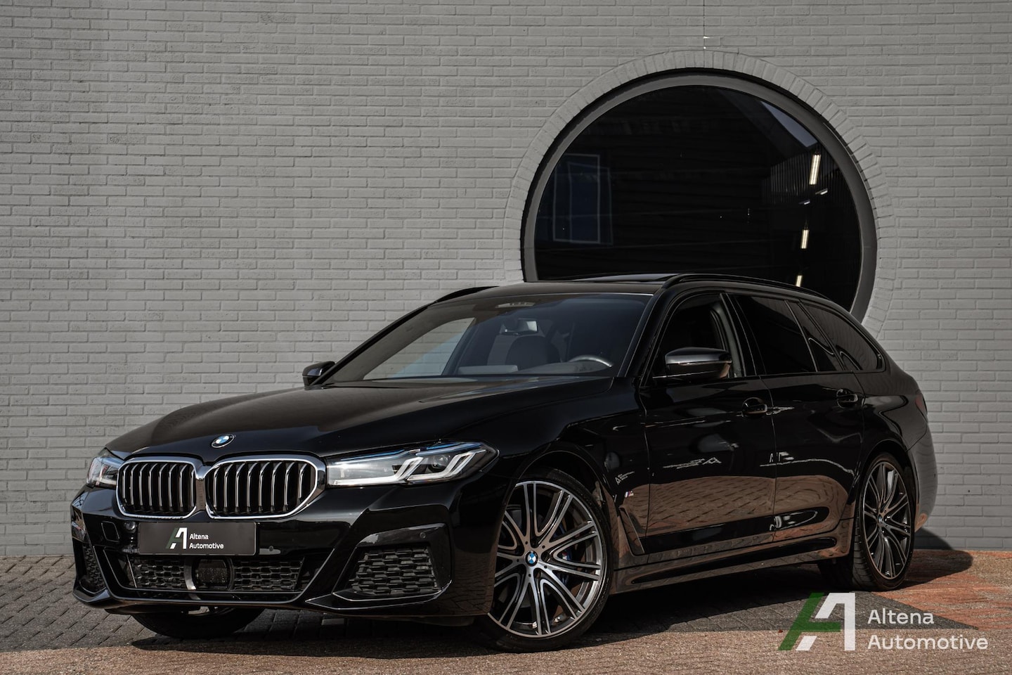 BMW 5-serie Touring - 530i xDrive High Executive Edition M-sport, comfortstoelen, BTW, 4 wielbesturing, pano-dak - AutoWereld.nl