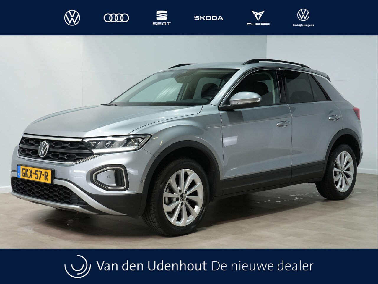 Volkswagen T-Roc - 1.5 TSI 150pk DSG Life Edition Carplay/Android Camera keyless Acc Lm Velgen 122 - AutoWereld.nl