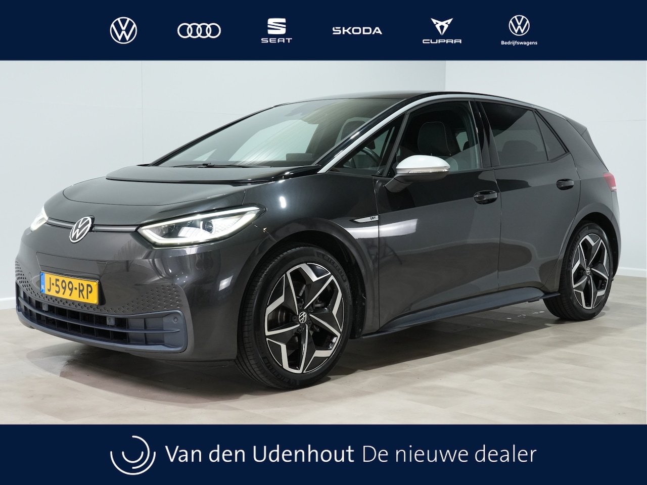 Volkswagen ID.3 - 204pk First Plus 58 kWh Navi. LED Matrix Trekhaak Camera 19" velgen Stoel/Stuurverw. 338 - AutoWereld.nl