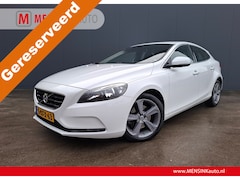 Volvo V40 - 1.6 T3 Momentum CRUISE CAMARA TREKHAAK AIRCO ECC NAVI