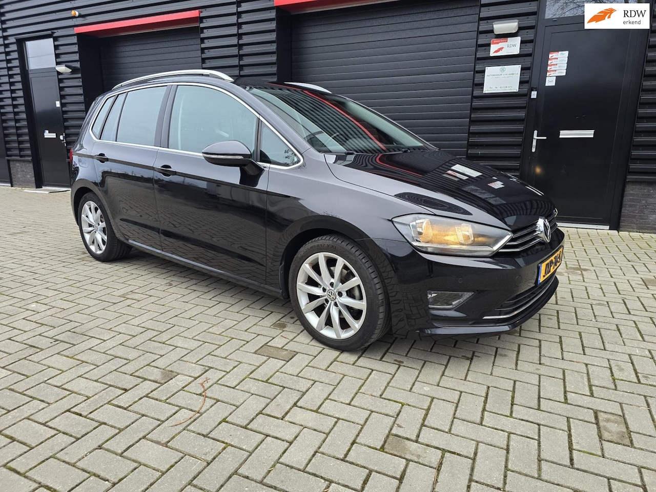 Volkswagen Golf Sportsvan - 2.0 TDI Highline | AUTOMAAT | PDC | NAVIGATIE | CAMERA | ELEC. PAKKET - AutoWereld.nl