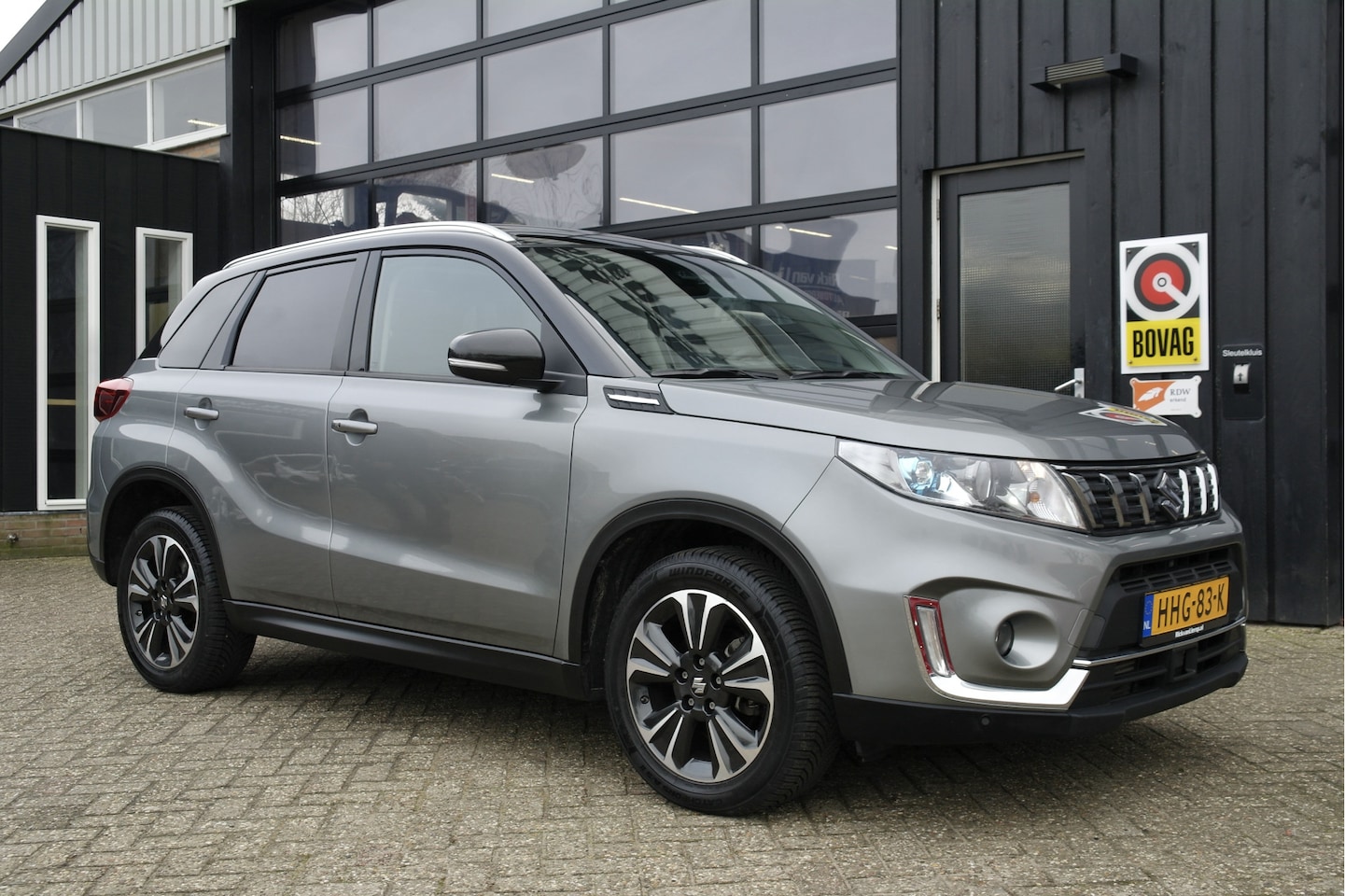 Suzuki Vitara - 1.4 Boosterjet Stijl Automaat | Pano | 17'' | Half-Leder | Camera | Stoelverwarming | - AutoWereld.nl