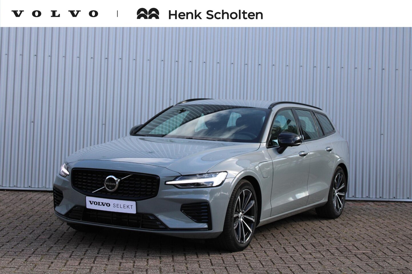 Volvo V60 - T6 Automaat Plug-in hybrid AWD Plus Dark | Semi elektrische trekhaak | Rondomzicht camera - AutoWereld.nl