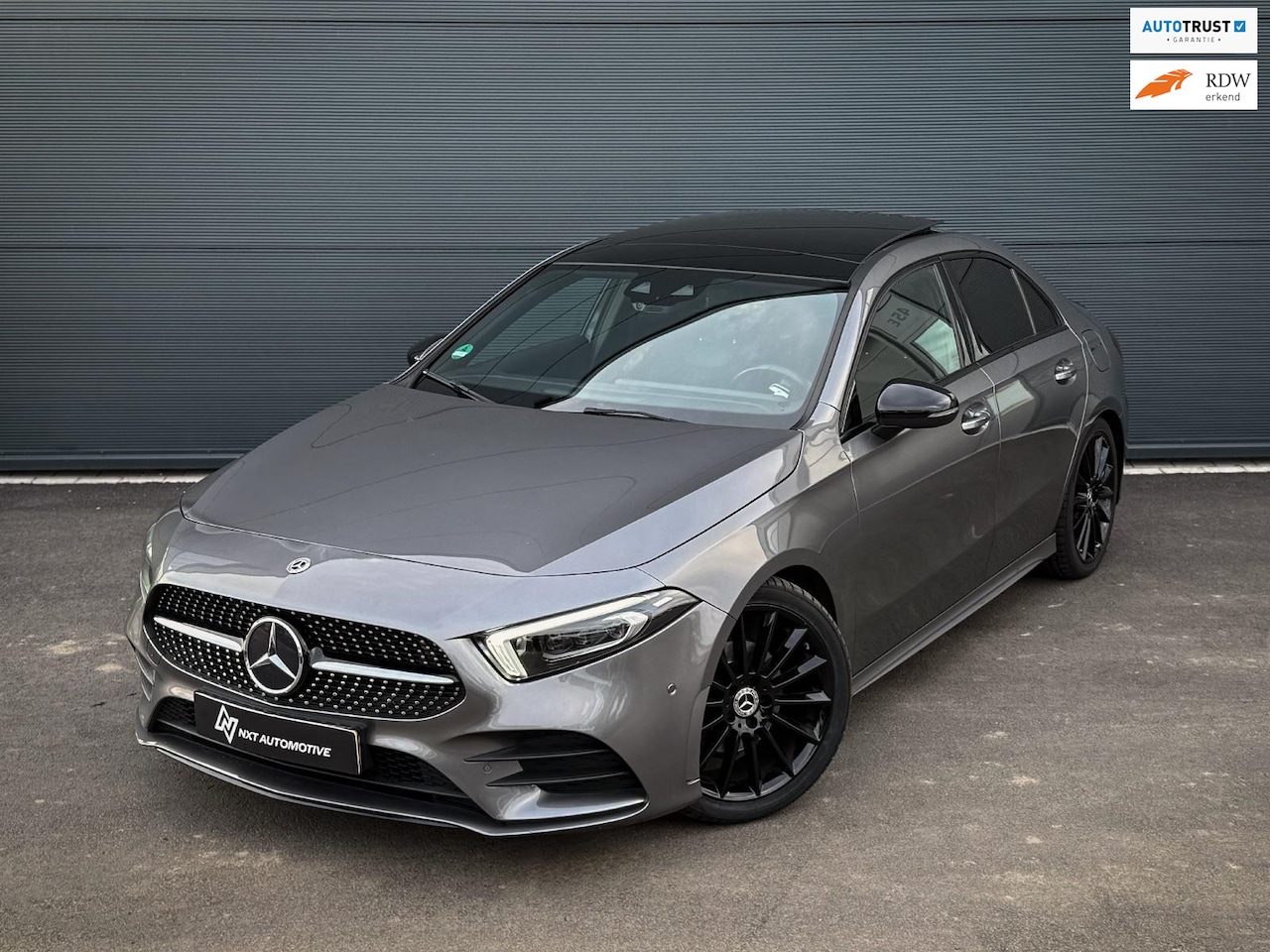 Mercedes-Benz A-klasse - 180 Premium Plus AMG, Pano, Burmester, Cruise control, Ambient, Stoelverwarming, Memory, D - AutoWereld.nl