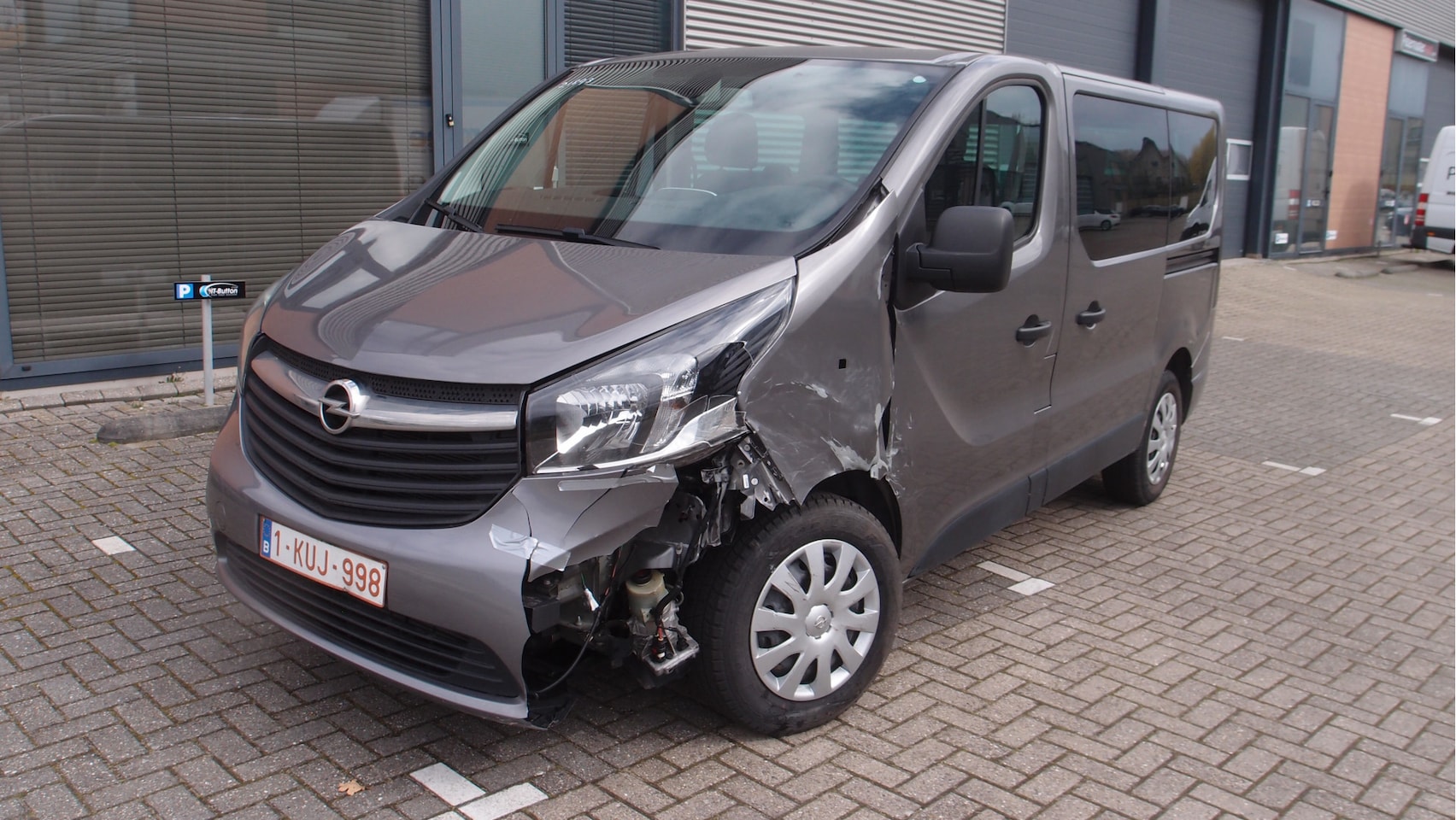 Opel Vivaro Combi - 1.6 CDTI L1H1 Edition EcoFlex rijdende schade 23.000km MARGE - AutoWereld.nl