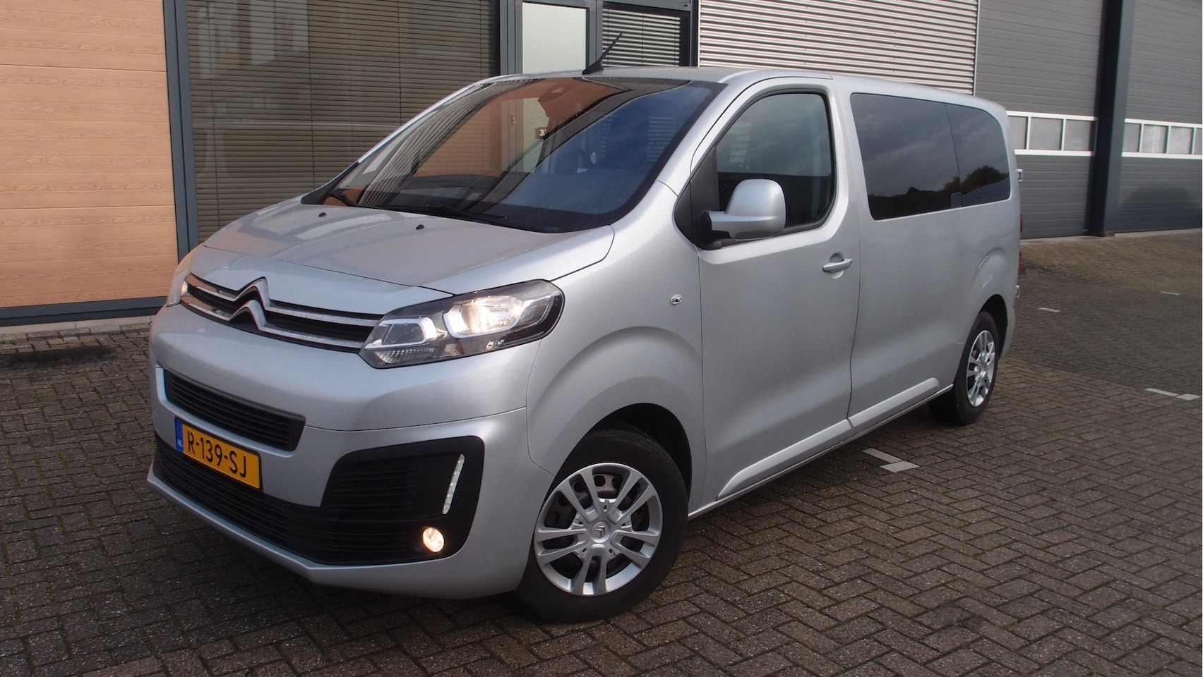 Citroën Jumpy - 1.6 BlueHDI 115 8-pers kombi marge 70dkm zeer mooi Comfort M S&S space tourer - AutoWereld.nl