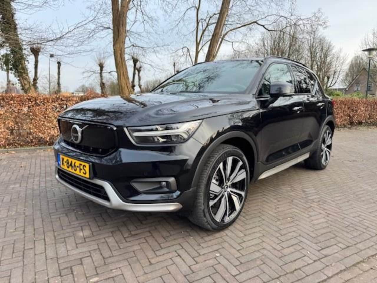 Volvo XC40 - Recharge P8 AWD R-Design SOH 92.1% Trekhaak/Pano/leer/Led/Acarplay/Harman Kardon/Fabrieksg - AutoWereld.nl
